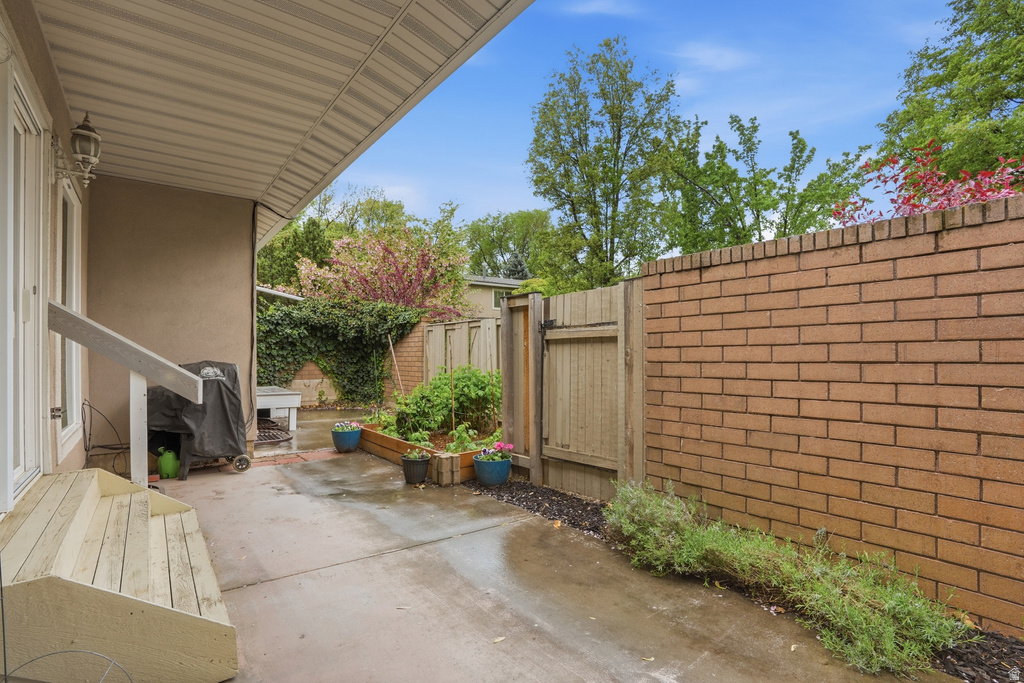 6324 S FIESTA WAY Salt Lake City, UT 84121