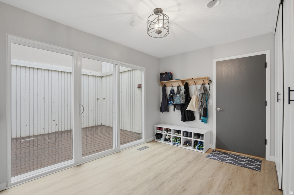 6324 S FIESTA WAY Salt Lake City, UT 84121