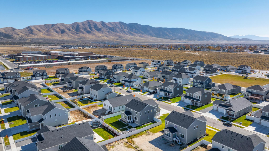 1077 E POSTMARK PL #319 Eagle Mountain, UT 84005