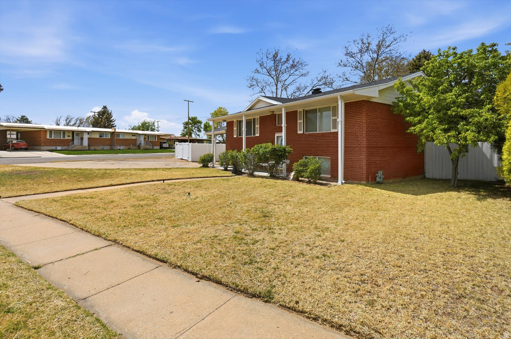 4697 S 2025 W Roy, UT 84067