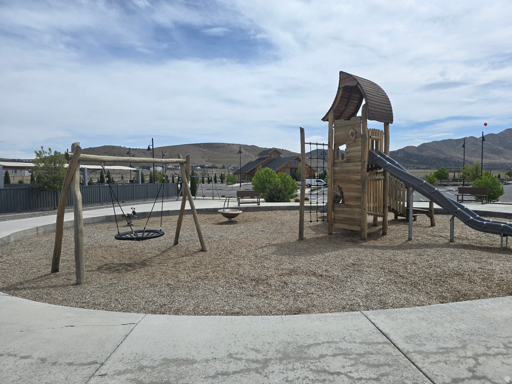 1529 E ERICKSON KNOLL LN Eagle Mountain, UT 84005