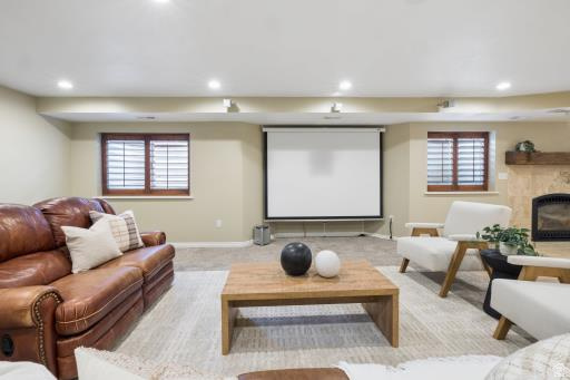 1097 W SNOWFLAKE CIR South Jordan, UT 84095