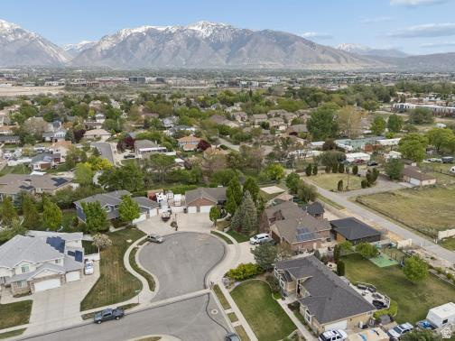 1097 W SNOWFLAKE CIR South Jordan, UT 84095