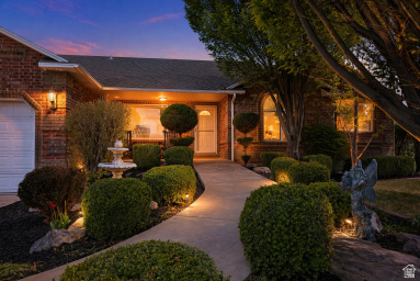 1097 W SNOWFLAKE CIR South Jordan, UT 84095