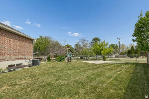 1097 W SNOWFLAKE CIR South Jordan, UT 84095