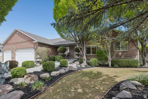 1097 W SNOWFLAKE CIR South Jordan, UT 84095