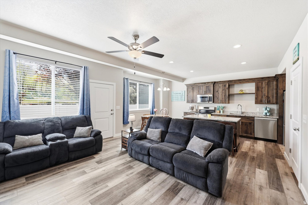 25 W 555 LN #19 Tooele, UT 84074