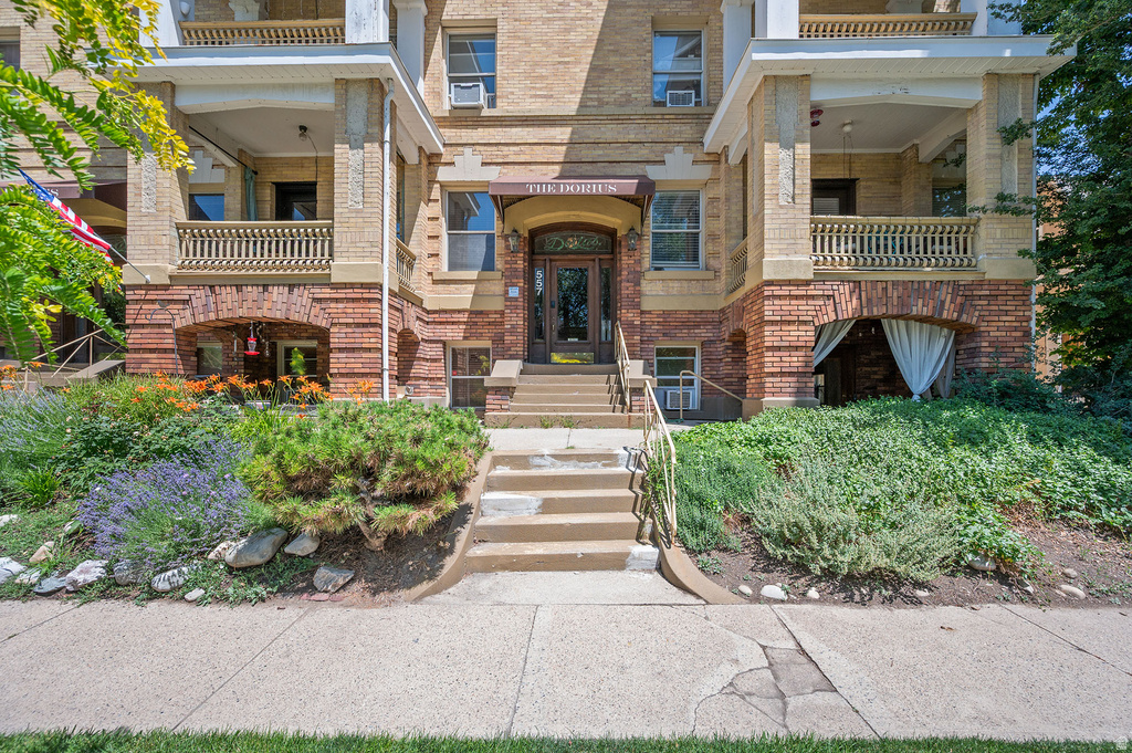 557 E 1ST AVE #12 Salt Lake City, UT 84103