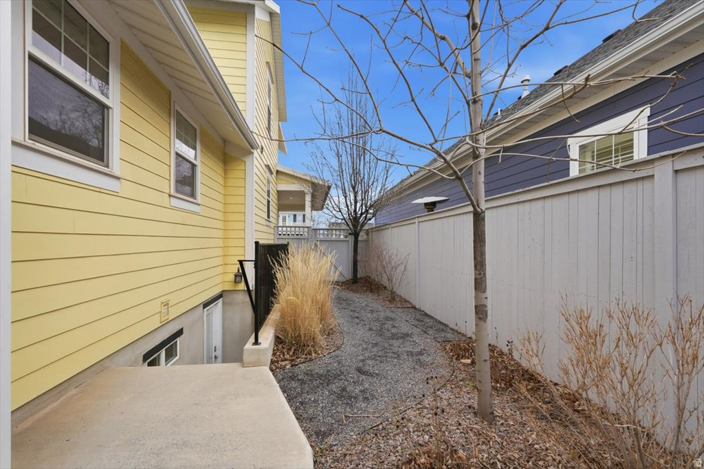 10328 S YELLOW KNIFE WAY South Jordan, UT 84009