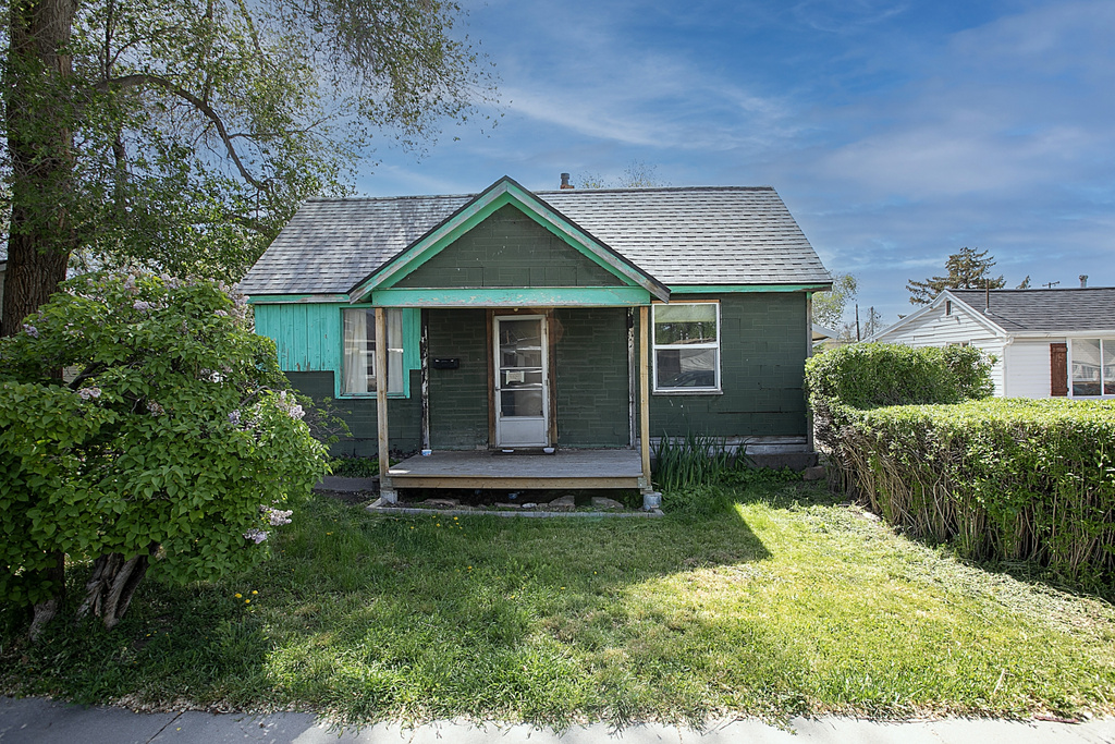 1385 W PACIFIC AVE Salt Lake City, UT 84104