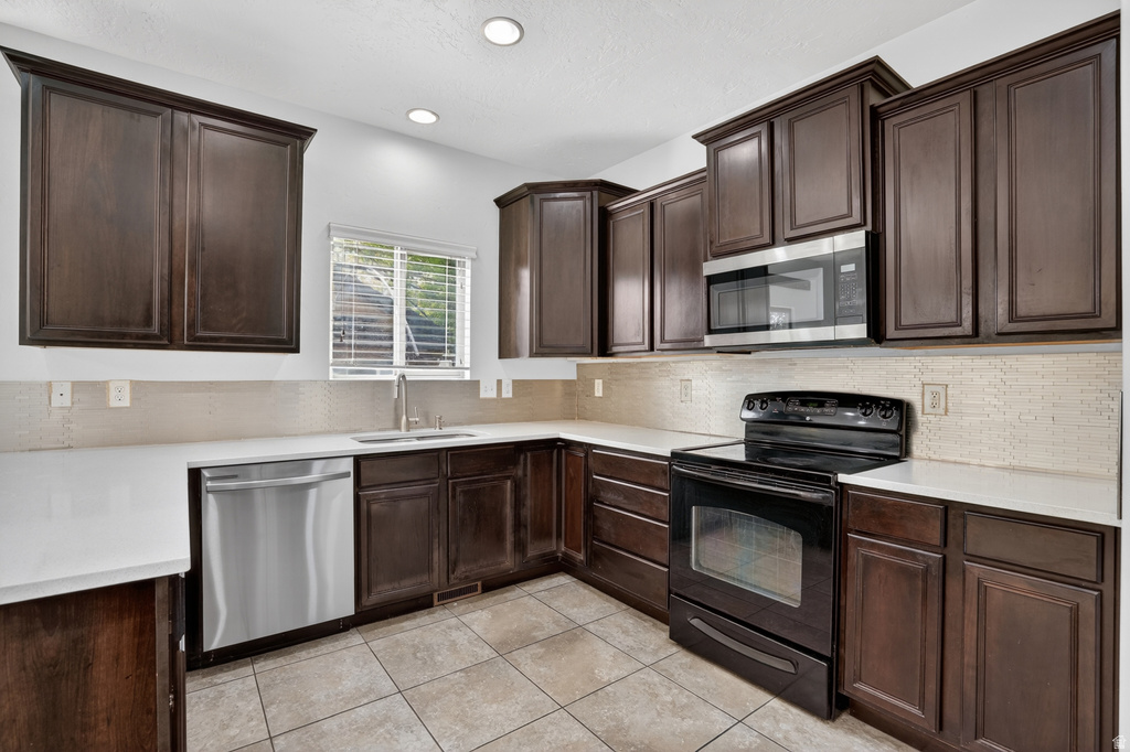 3941 W HOPKINTON CIR South Jordan, UT 84009