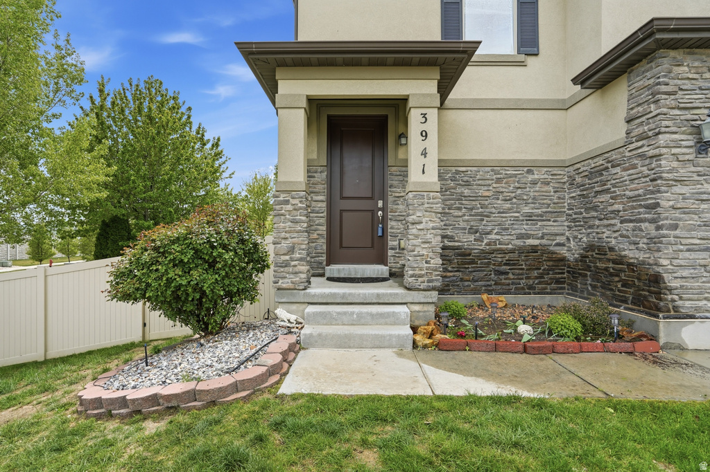 3941 W HOPKINTON CIR South Jordan, UT 84009