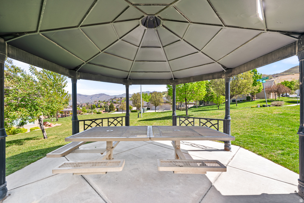 306 E BELLA VIDA DR North Salt Lake, UT 84054