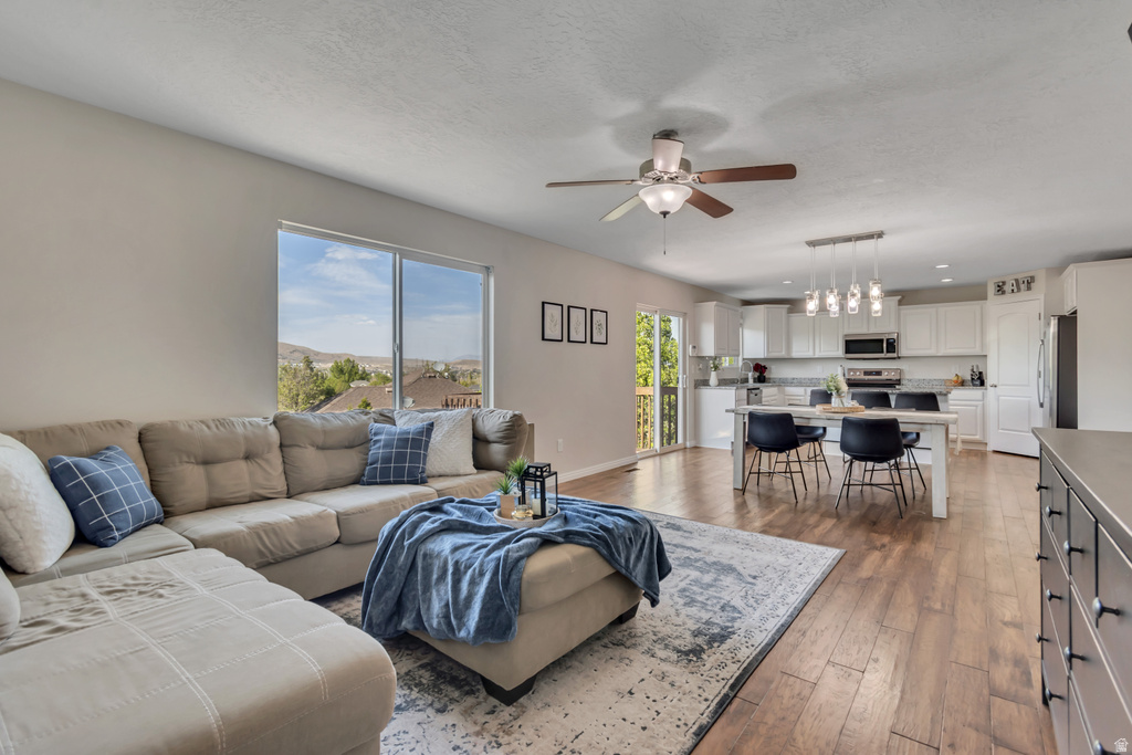 2957 E LOOKOUT DR Eagle Mountain, UT 84005