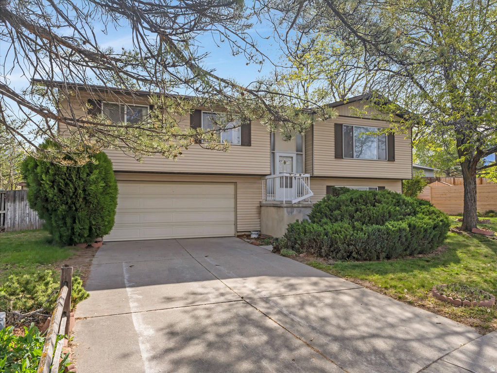 8287 S VALENCIA CIR Sandy, UT 84093