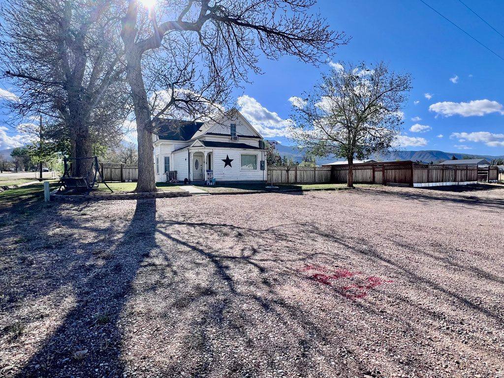 11 S 200 E Meadow, UT 84644