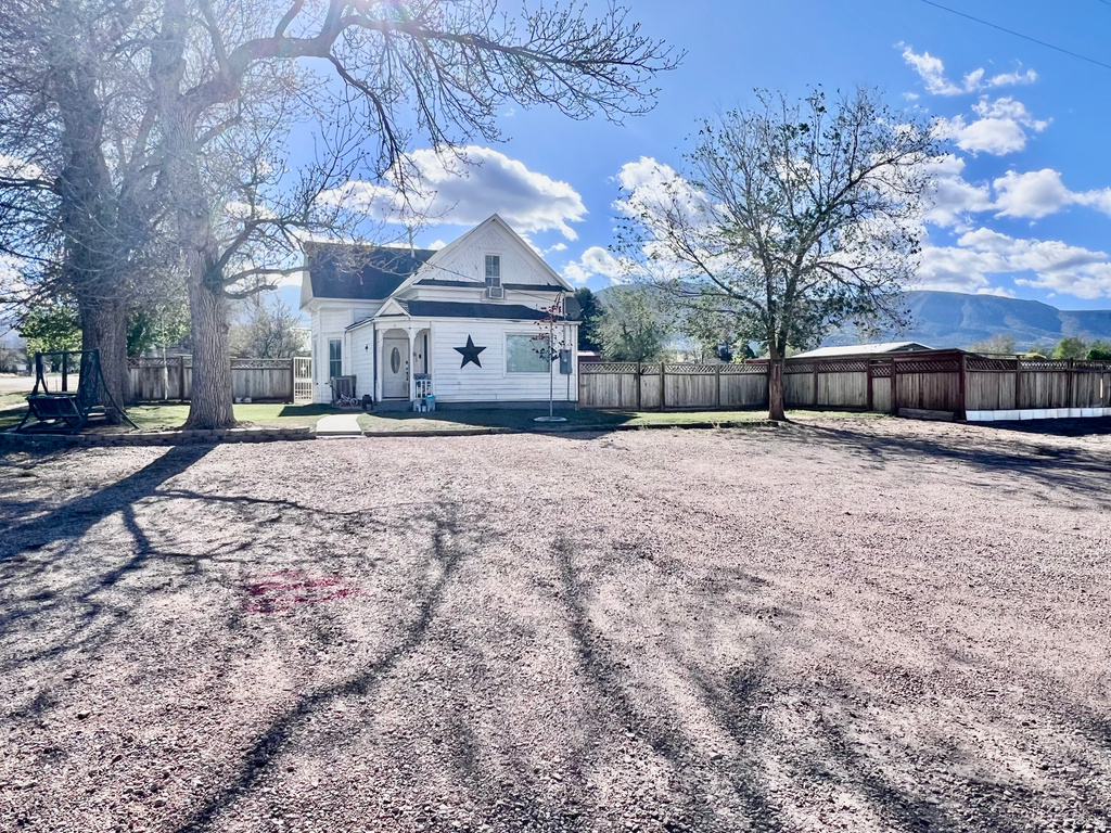 11 S 200 E Meadow, UT 84644
