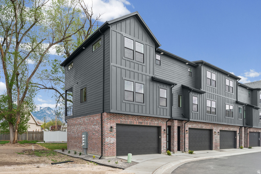 7649 S 300 E Sandy, UT 84047