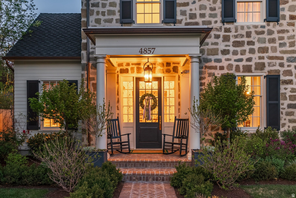 4857 S VIEWMONT ST Holladay, UT 84117