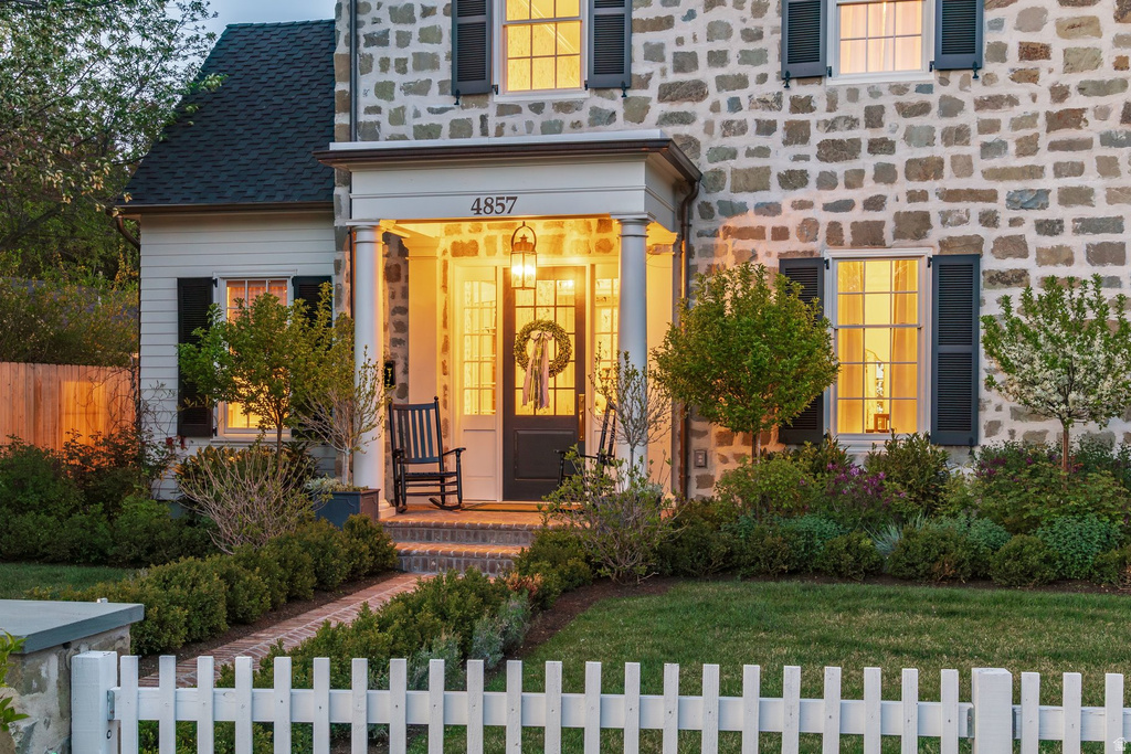 4857 S VIEWMONT ST Holladay, UT 84117