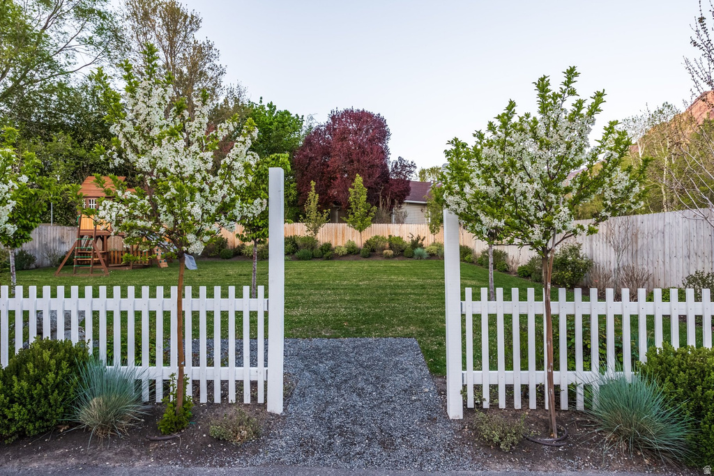 4857 S VIEWMONT ST Holladay, UT 84117