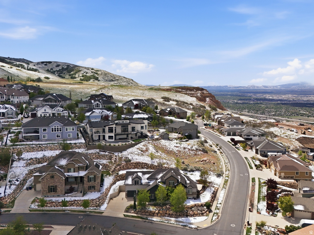 208 E PARKWAY CIR North Salt Lake, UT 84054