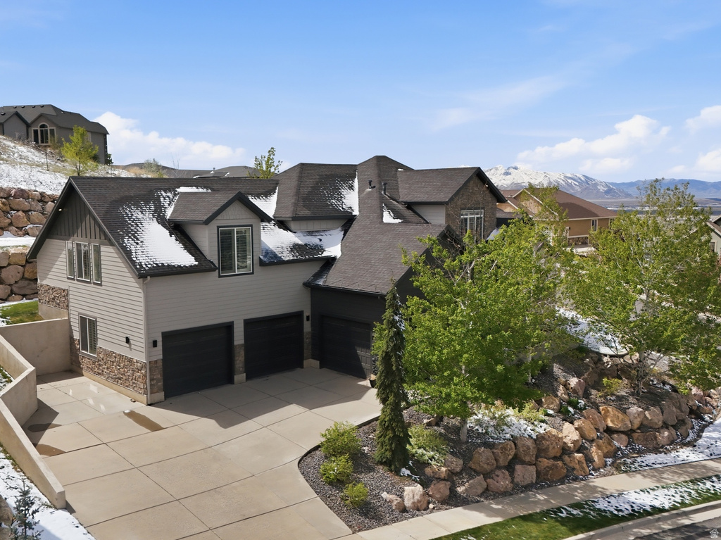 208 E PARKWAY CIR North Salt Lake, UT 84054