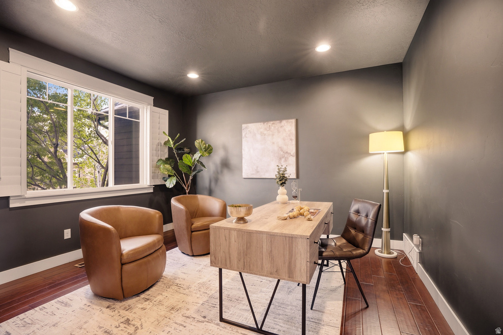 208 E PARKWAY CIR North Salt Lake, UT 84054