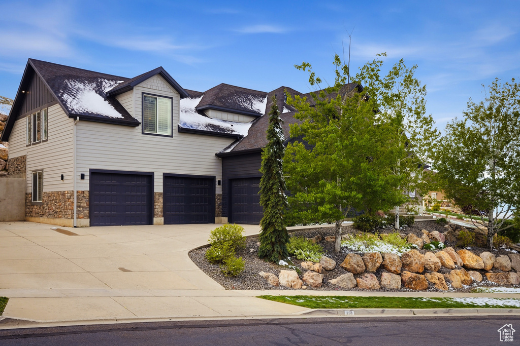 208 E PARKWAY CIR North Salt Lake, UT 84054
