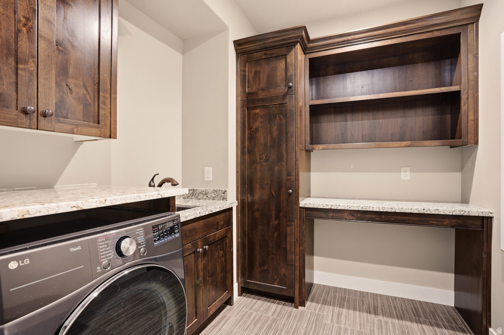 208 E PARKWAY CIR North Salt Lake, UT 84054