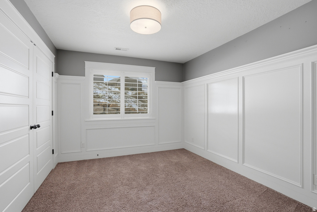 208 E PARKWAY CIR North Salt Lake, UT 84054