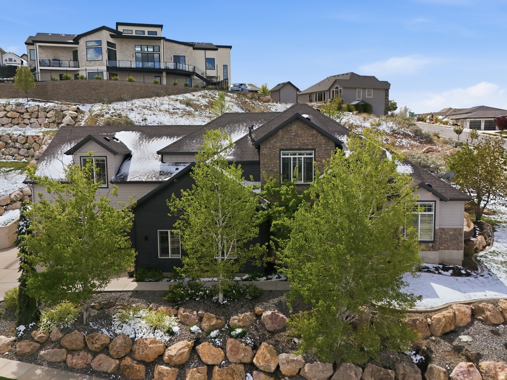 208 E PARKWAY CIR North Salt Lake, UT 84054