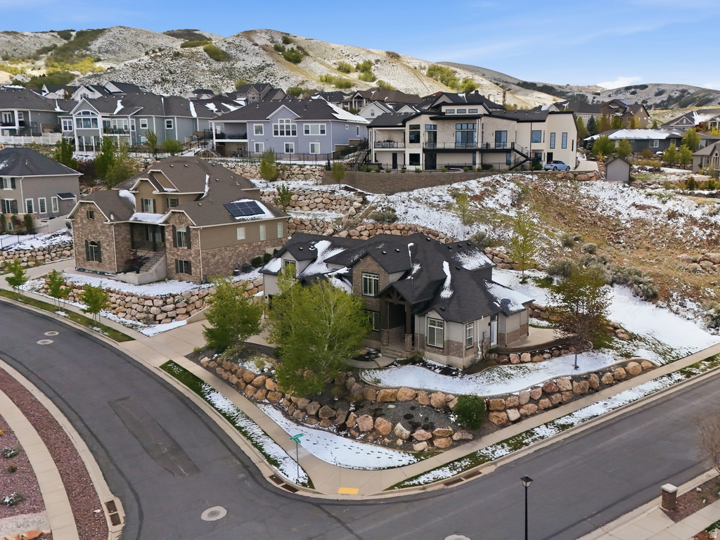 208 E PARKWAY CIR North Salt Lake, UT 84054