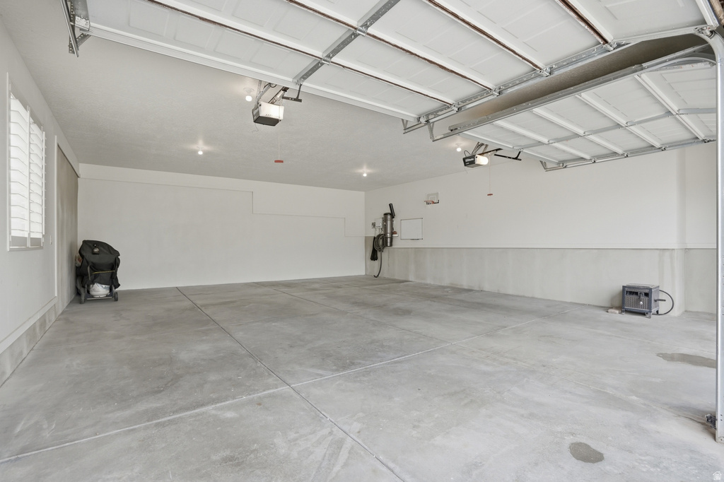 208 E PARKWAY CIR North Salt Lake, UT 84054