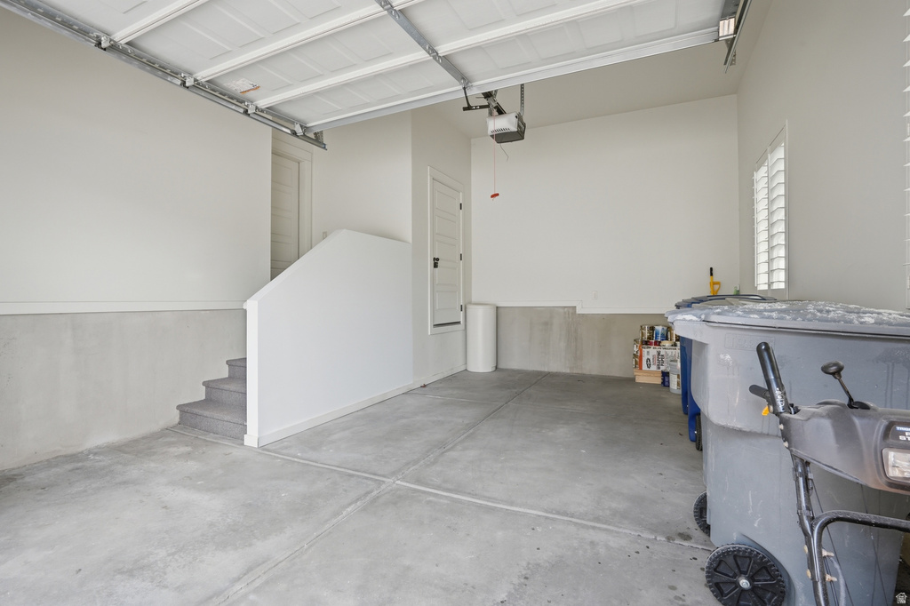 208 E PARKWAY CIR North Salt Lake, UT 84054