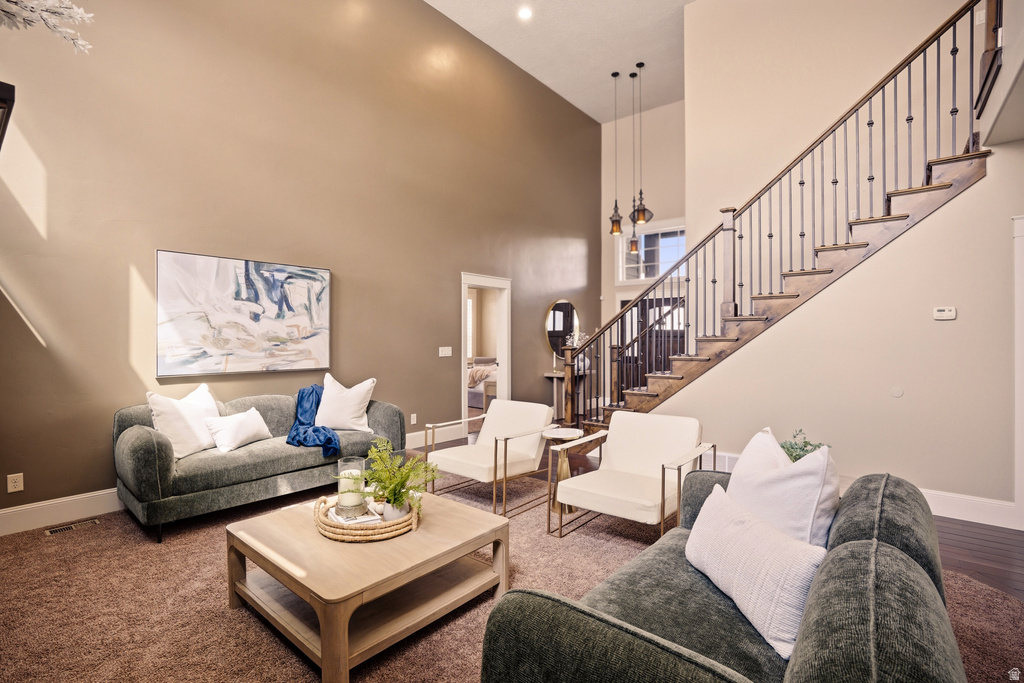 208 E PARKWAY CIR North Salt Lake, UT 84054