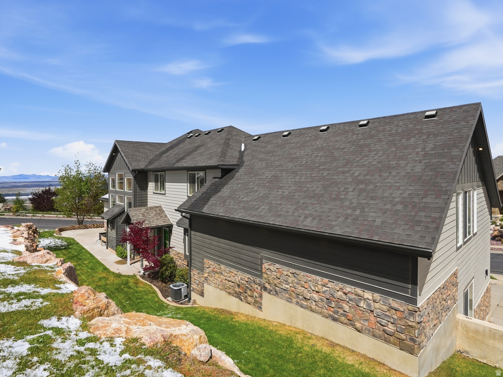 208 E PARKWAY CIR North Salt Lake, UT 84054