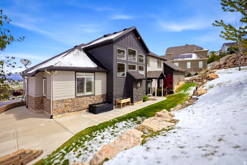 208 E PARKWAY CIR North Salt Lake, UT 84054