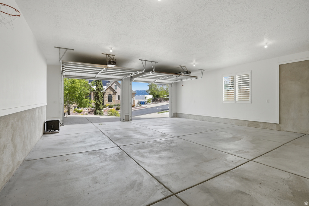 208 E PARKWAY CIR North Salt Lake, UT 84054