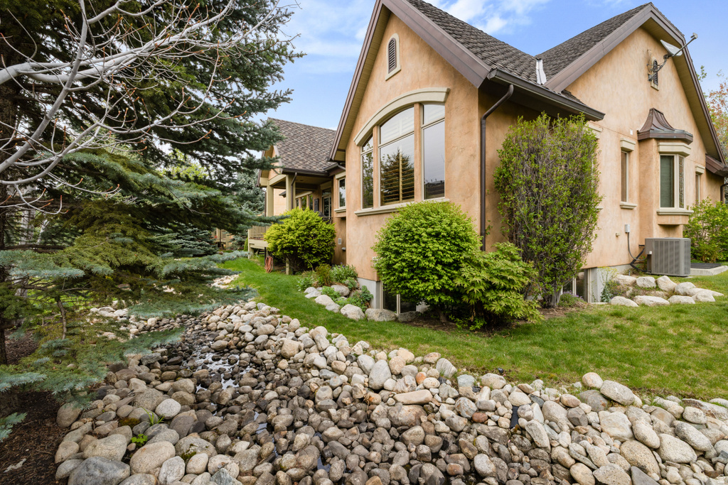 3168 E BAVARIAN CT Sandy, UT 84093