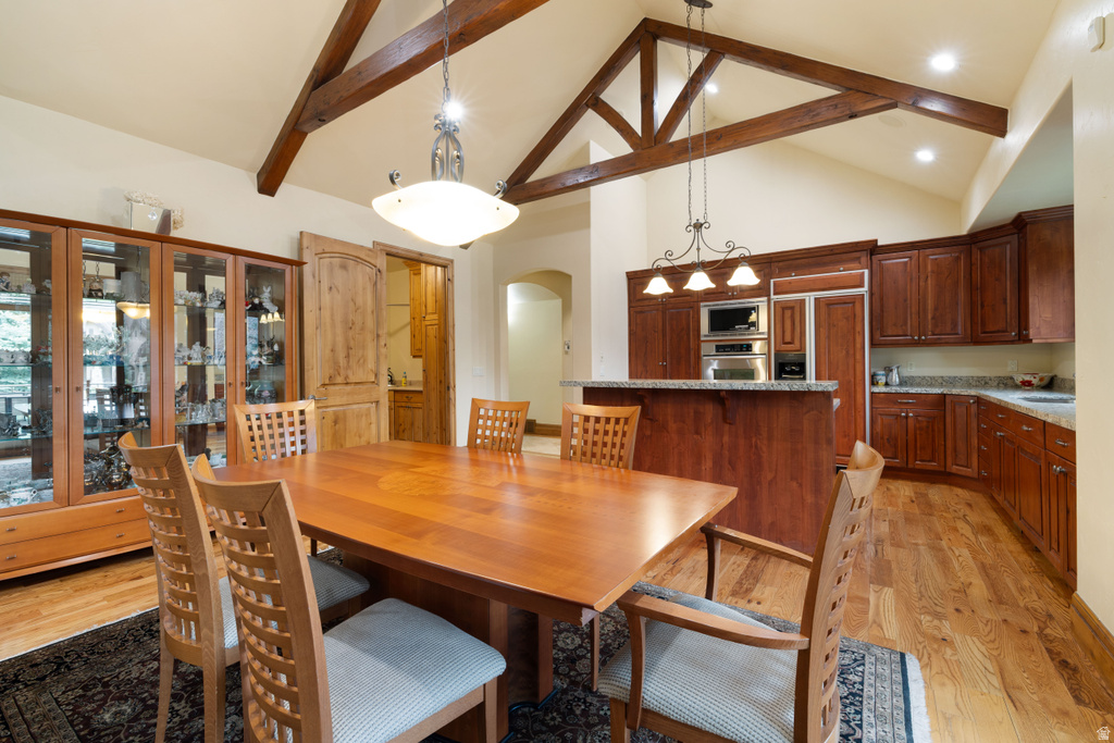 3168 E BAVARIAN CT Sandy, UT 84093