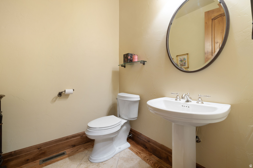 3168 E BAVARIAN CT Sandy, UT 84093