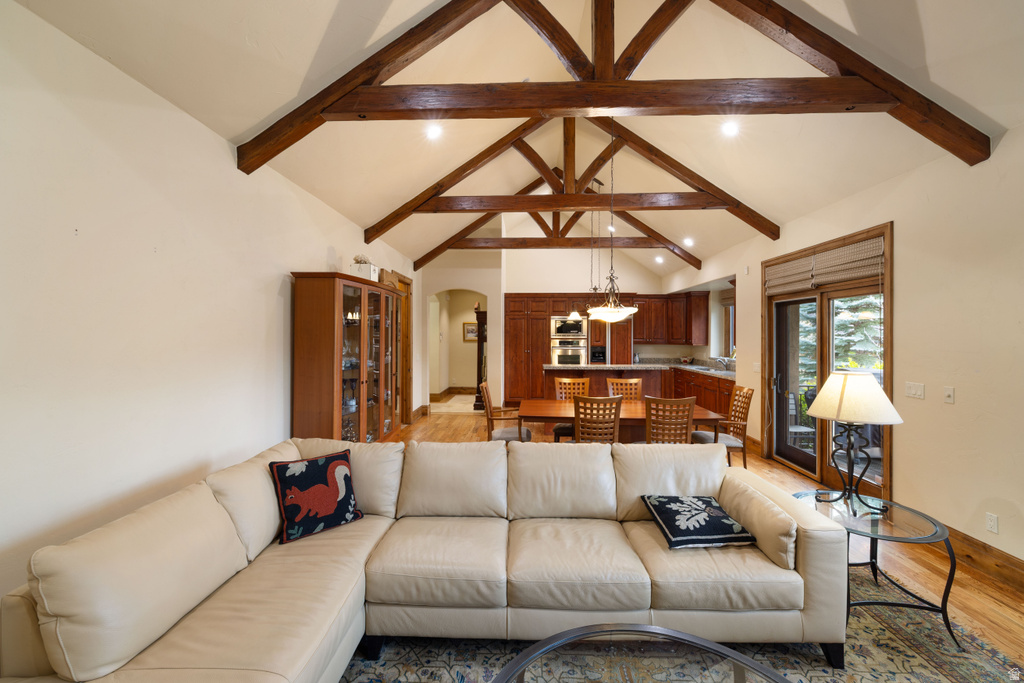 3168 E BAVARIAN CT Sandy, UT 84093