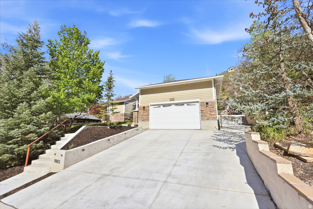 10873 S LOSTWOOD DR Sandy, UT 84092
