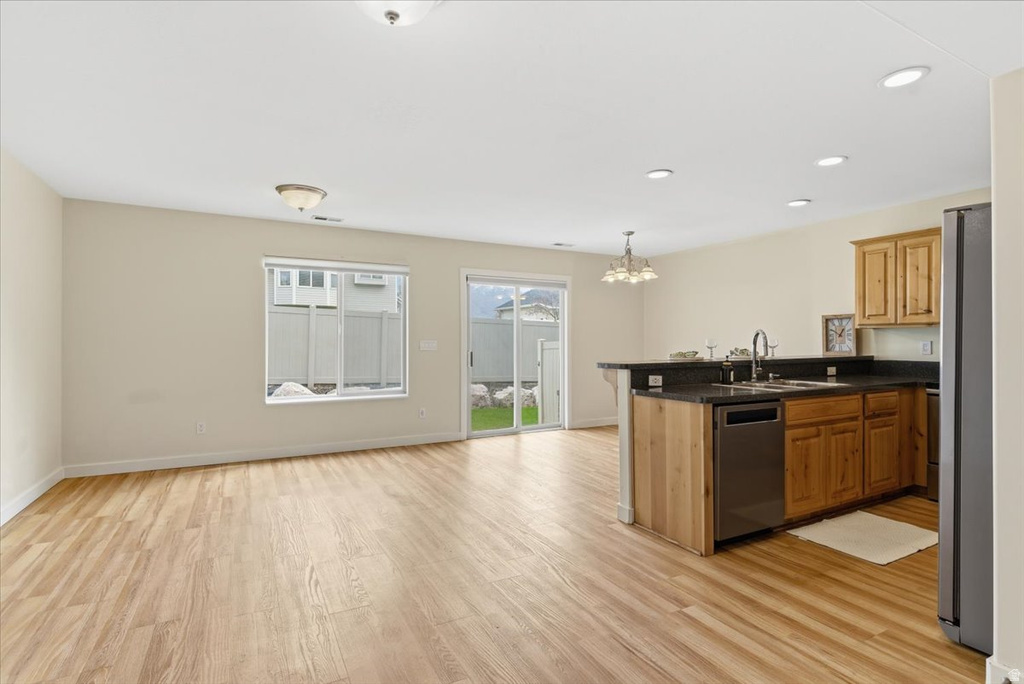 2082 N EVANS COVE LOOP Layton, UT 84041