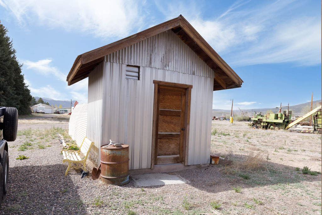 210 S 100 W Circleville, UT 84723