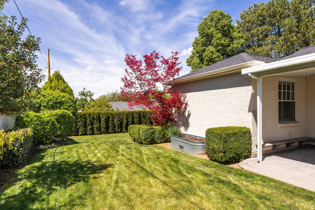 2390 E BERNADINE DR Salt Lake City, UT 84109