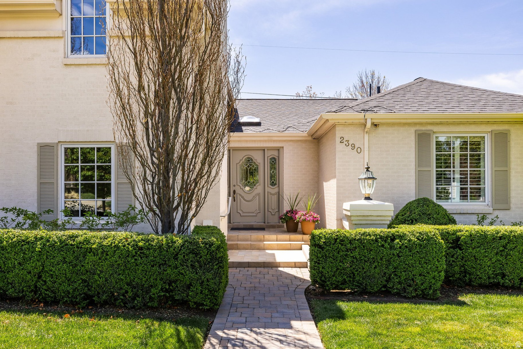 2390 E BERNADINE DR Salt Lake City, UT 84109