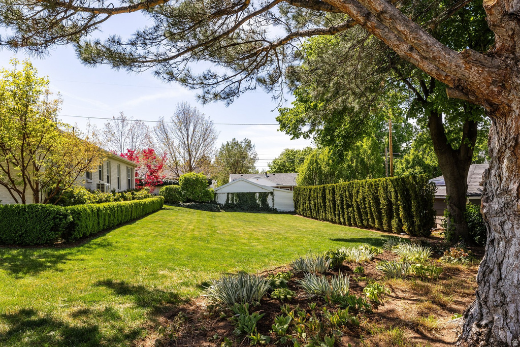 2390 E BERNADINE DR Salt Lake City, UT 84109