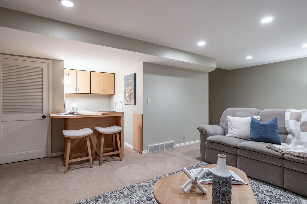 2390 E BERNADINE DR Salt Lake City, UT 84109